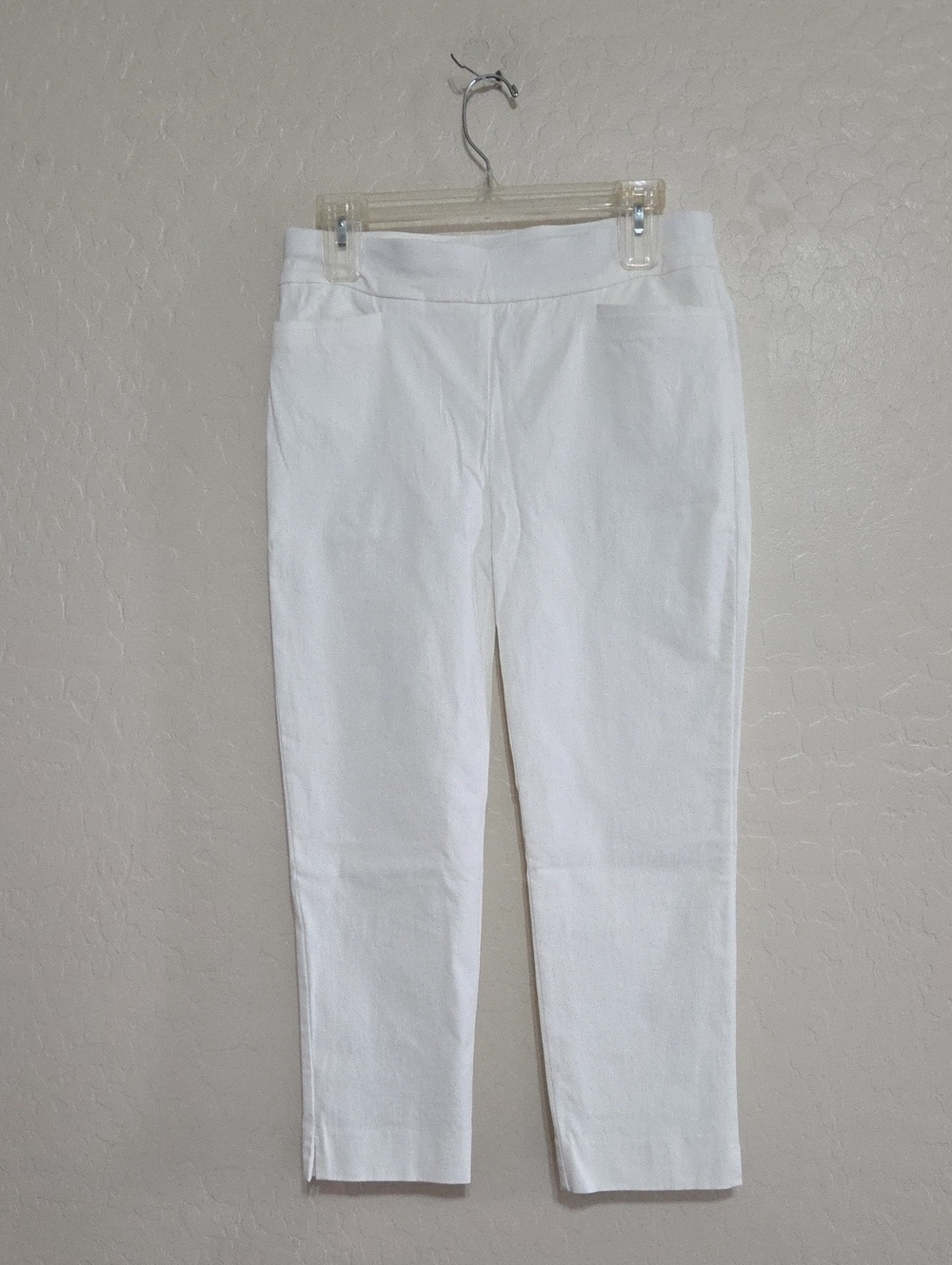 Chico's White Cropped Pull-On Ankle Pants